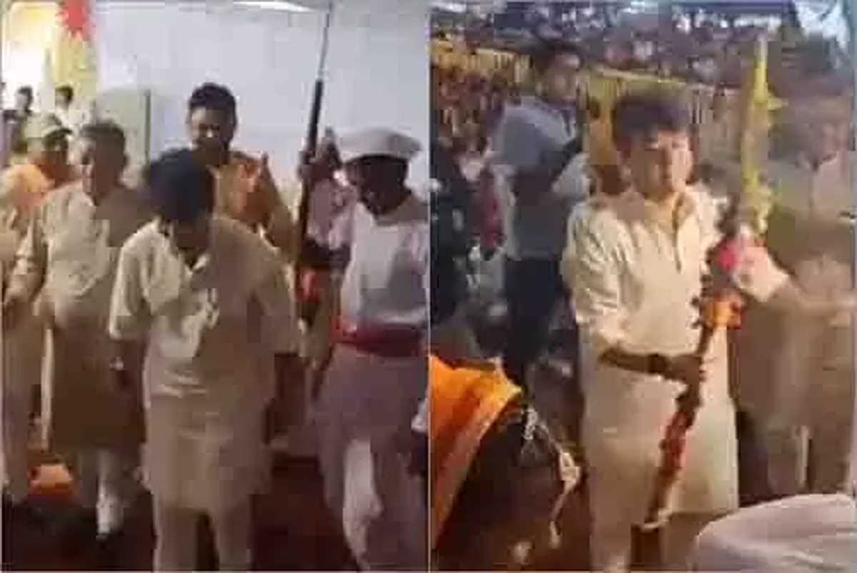 गुना में लोक कलाकारों के साथ खूब थिरके ज्योतिरादित्य सिंधिया