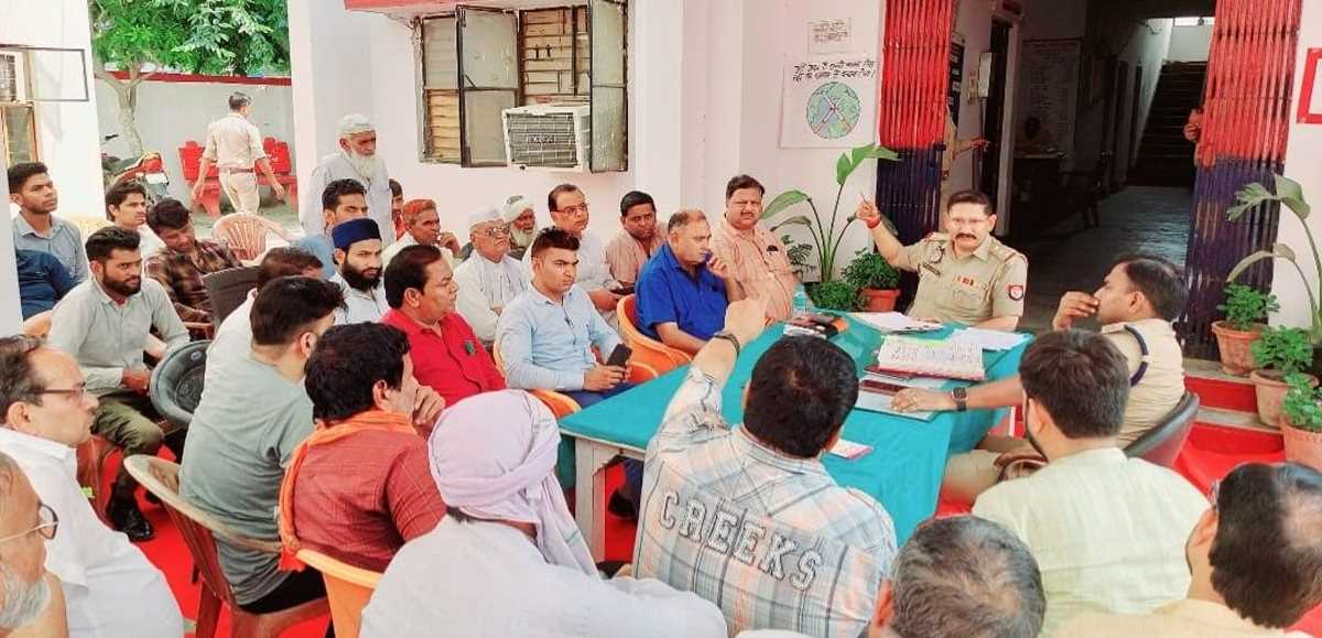 आगामी त्योहारों को लेकर सभी समुदायों के साथ की बैठक