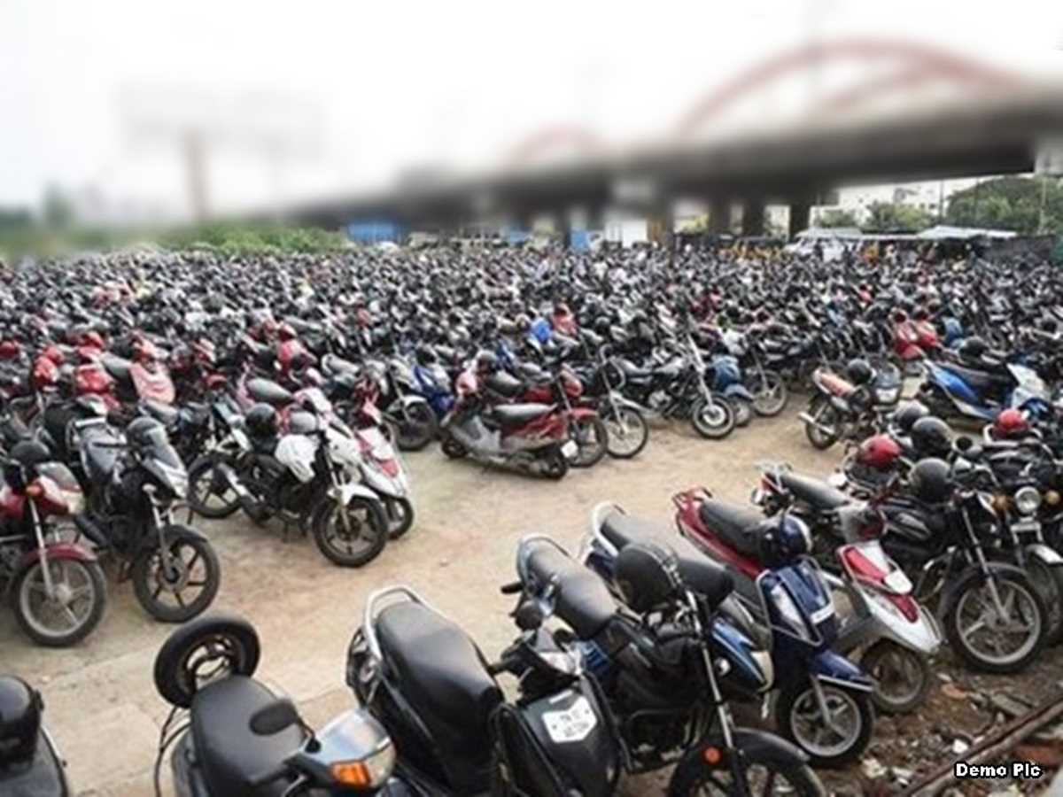 पैसा जमा नहीं करने वाले पार्किंग ठेकेदार होंगे ब्लैक लिस्ट : ठेका समाप्त और आवंटन होने तक निशुल्क रहेगी पार्किंग पैसा जमा नहीं करने वाले पार्किंग ठेकेदार होंगे ब्लैक लिस्ट : ठेका समाप्त और आवंटन होने तक निशुल्क रहेगी पार्किंग