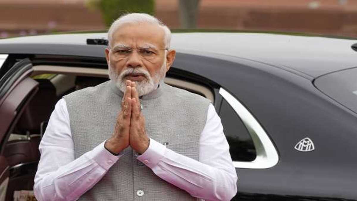 मोदी पहुंचे मध्यप्रदेश, बीना को को देंगे 50 हजार करोड़ की सौगात