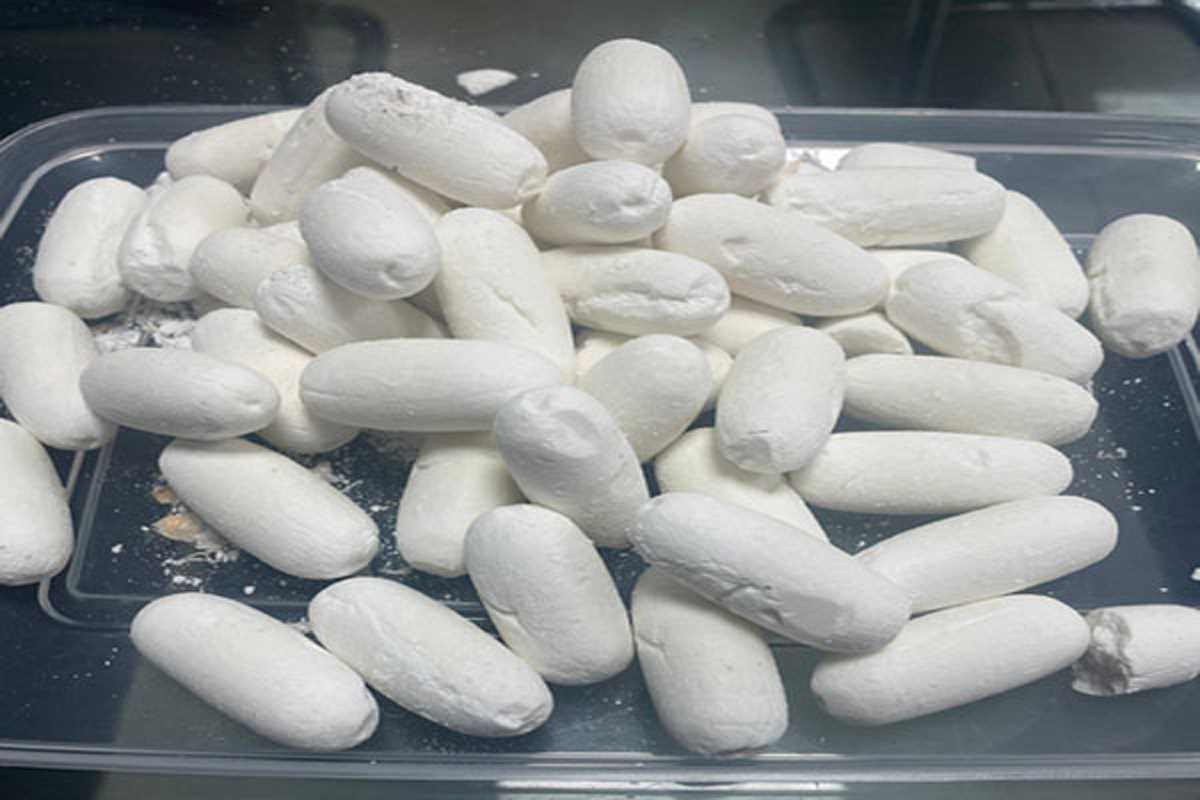 मुंबई एयरपोर्ट पर 6.74 करोड़ रुपए की कोकीन बरामद