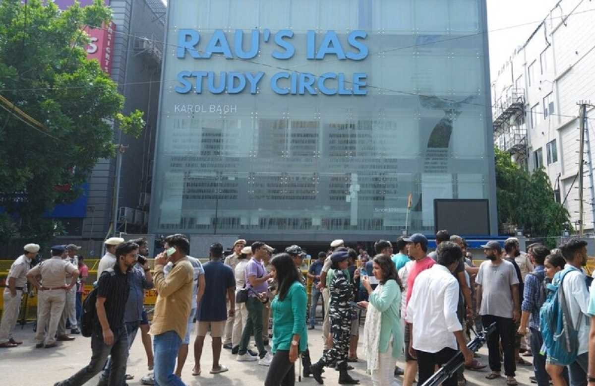 दिल्ली कोचिंग हादसा : एमसीडी का पहला एक्शन, जेई बर्खास्त और एई निलंबित