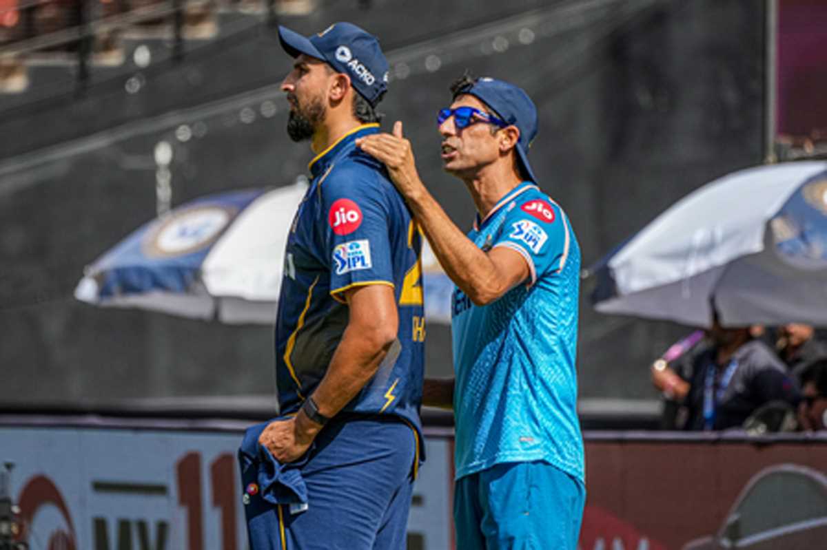 आशीष भाई ने सिराज को समझाया कि उन्हें अपनी आउट स्विंग पर भरोसा रखना होगा : इशांत आशीष भाई ने सिराज को समझाया कि उन्हें अपनी आउट स्विंग पर भरोसा रखना होगा : इशांत