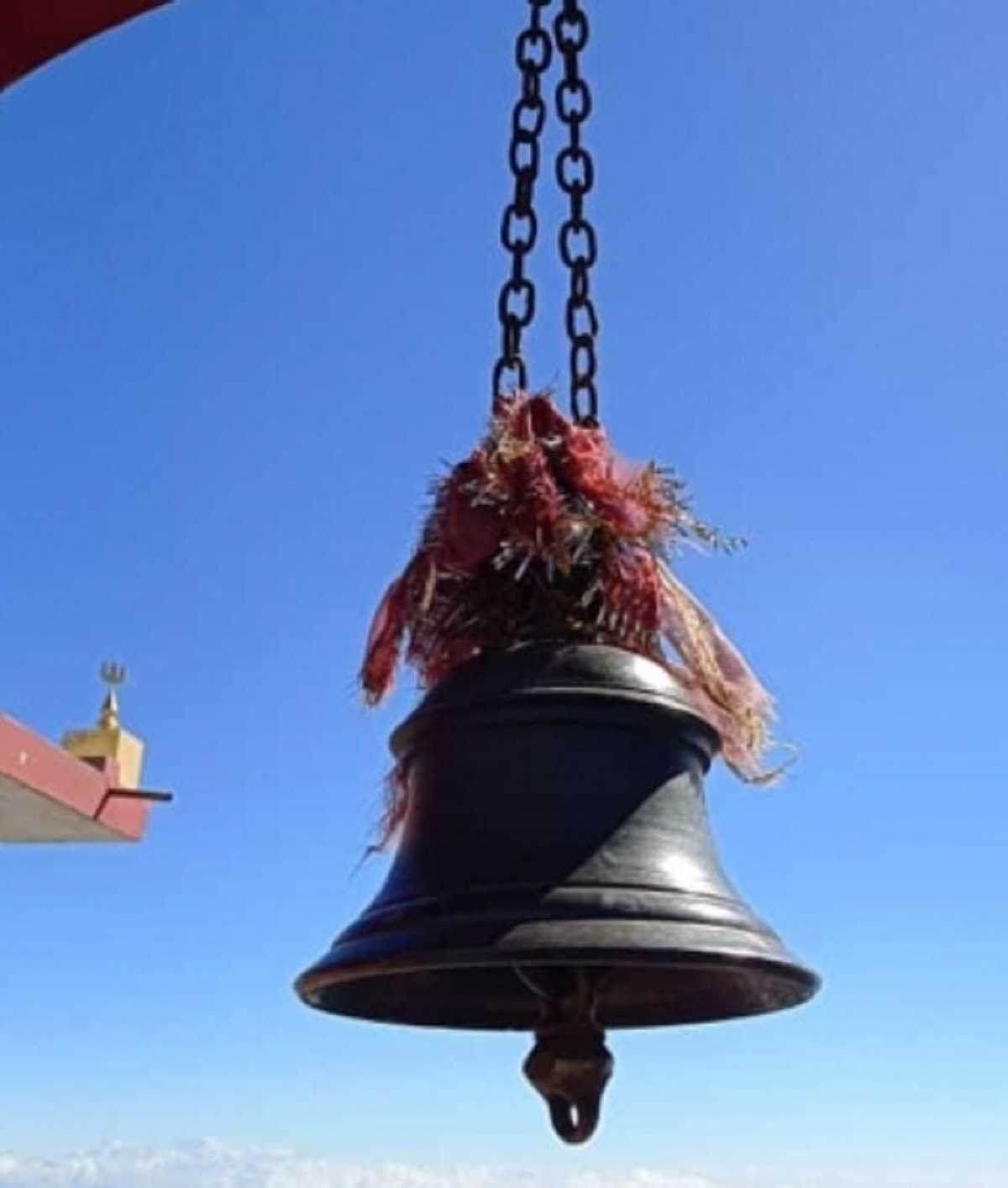 अयोध्या: मंदिर में चढ़ावा को लेकर साधुओं के बीच हुई झड़प अयोध्या: मंदिर में चढ़ावा को लेकर साधुओं के बीच हुई झड़प