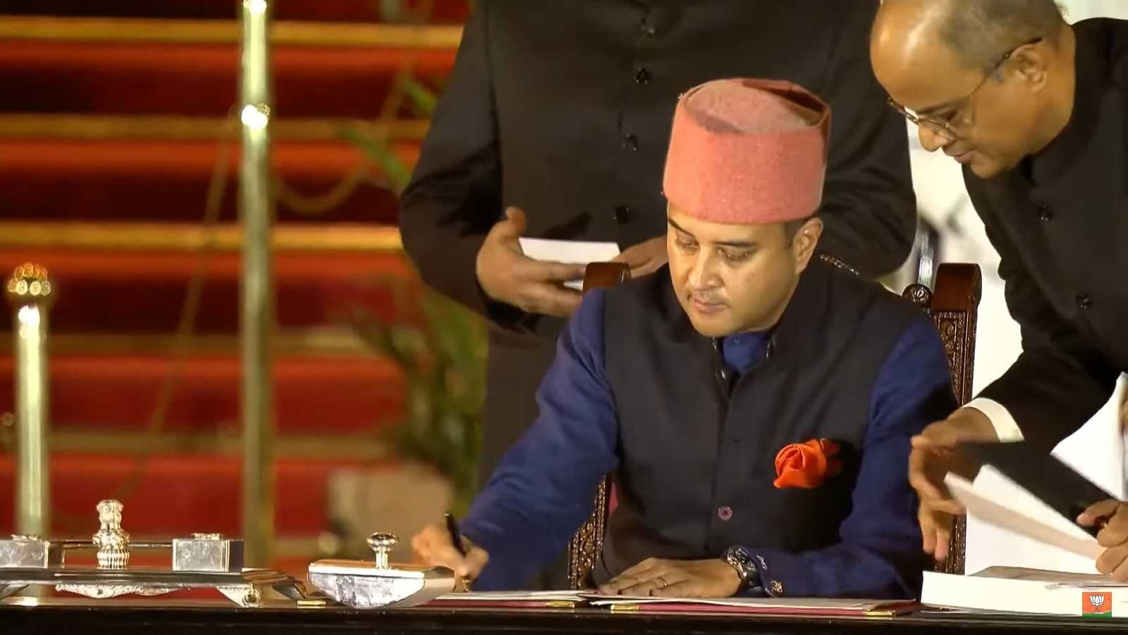 सिंधिया राजघराने की विरासत संभालने वाले ज्योतिरादित्य का बढ़ता कद