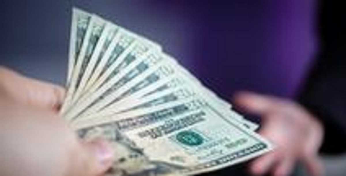 डॉलर की मजबूती के क्या फायदे और नुकसान