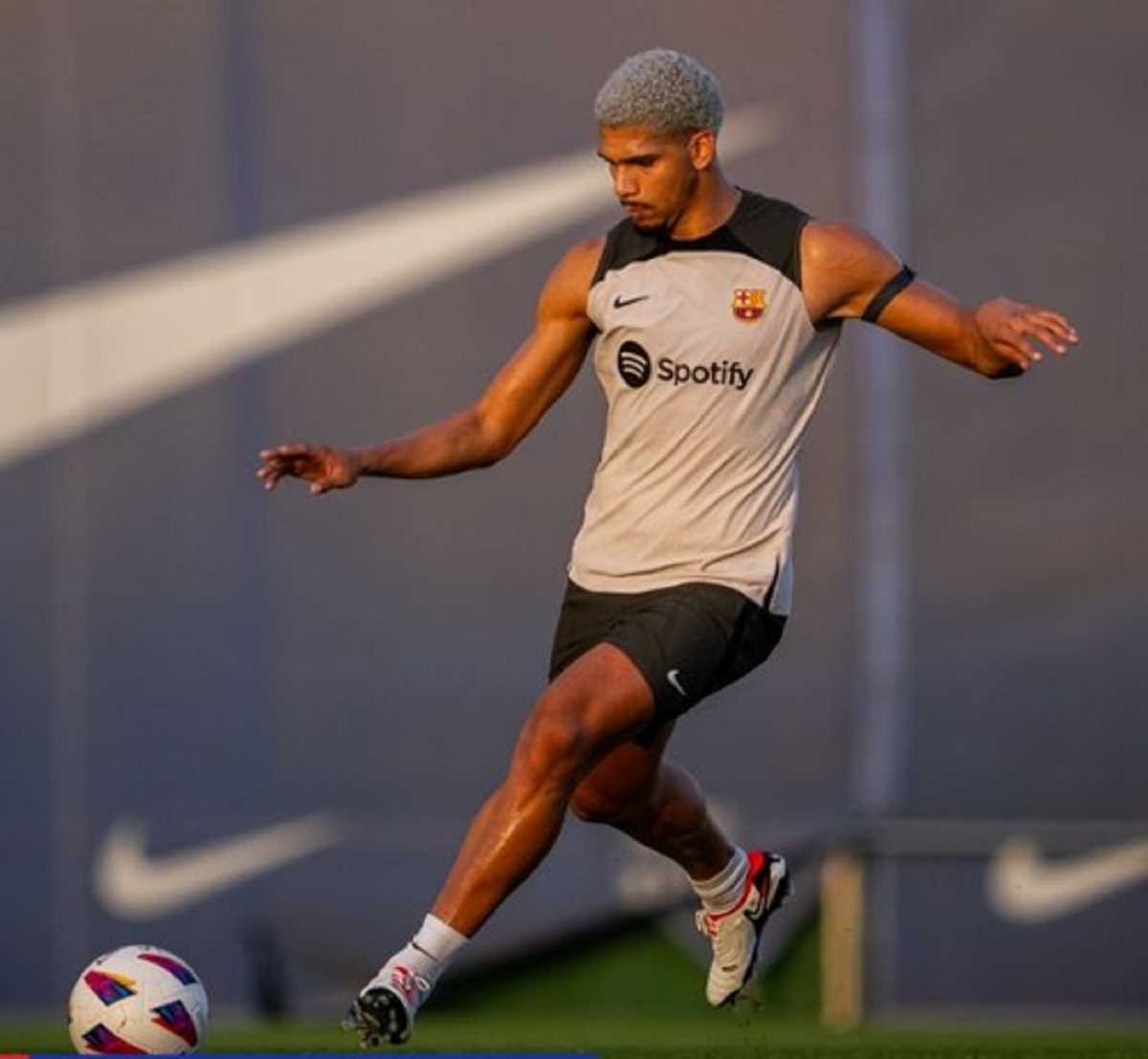 हैमस्ट्रिंग की चोट से जूझ रहे रोनाल्ड अराउजो टीम से बाहर