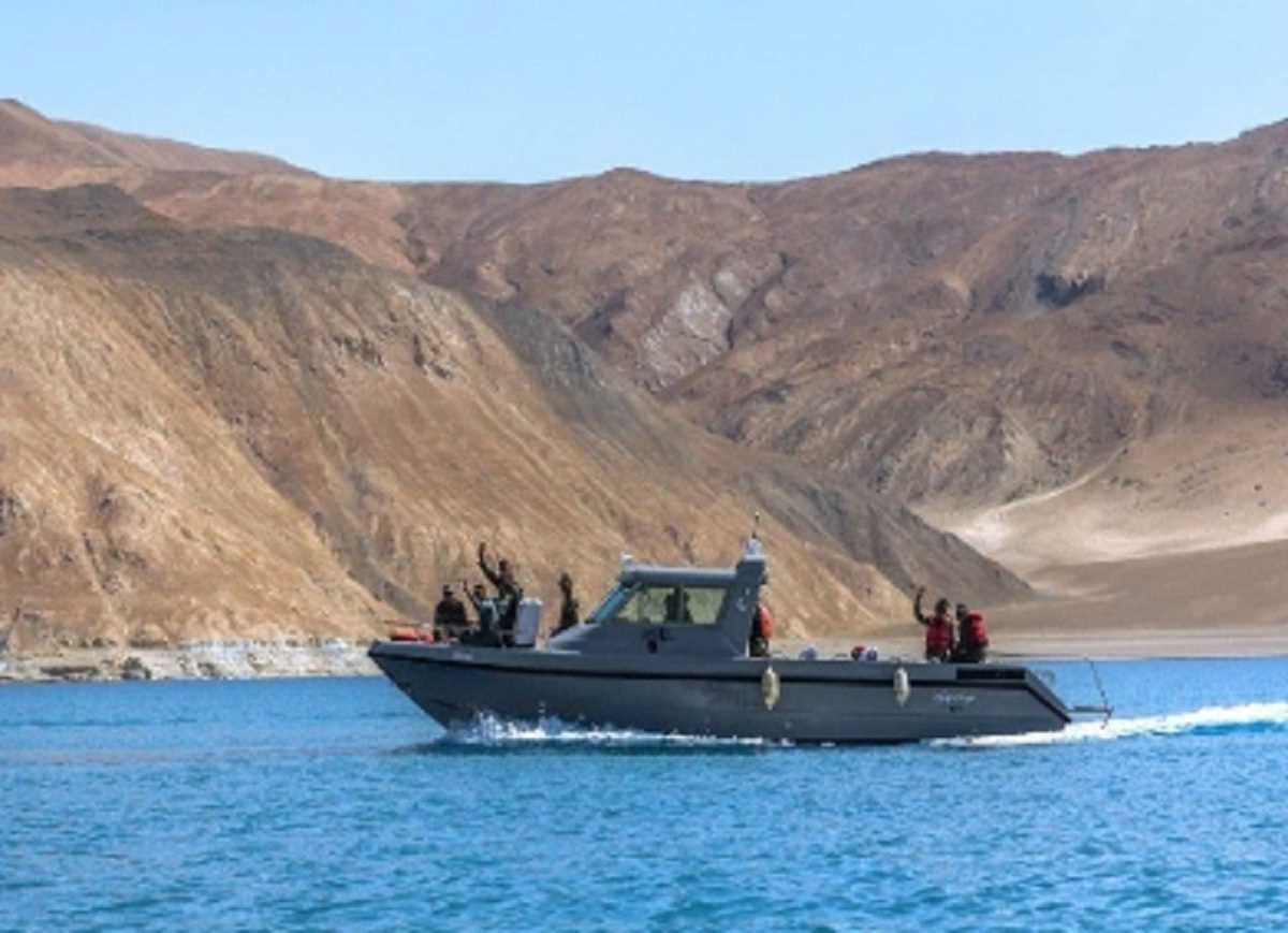 भारतीय सेना ने पैंगोंग झील में तैनात लैंडिंग क्राफ्ट असॉल्ट की क्षमता दिखाई