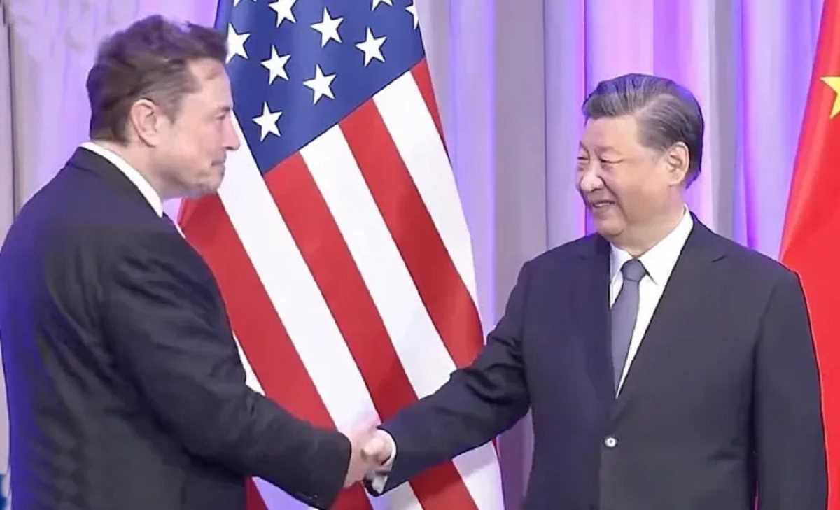 टिम कुक व एलोन मस्क ने किया शी जिनपिंग का स्वागत