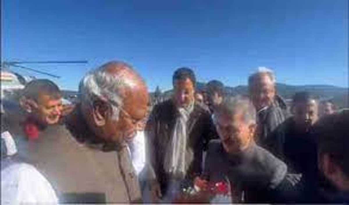 राहुल, गहलोत एवं पायलट हिमाचल मुख्यमंत्री शपथ ग्रहण समारोह में हुए शामिल