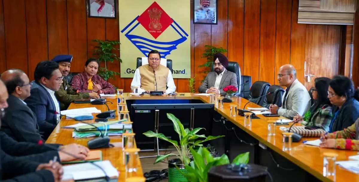 कोविड पर प्रभावी नियंत्रण के लिए सीएम धामी ने की बैठक, बूस्टर डोज के लिए दिया आदेश