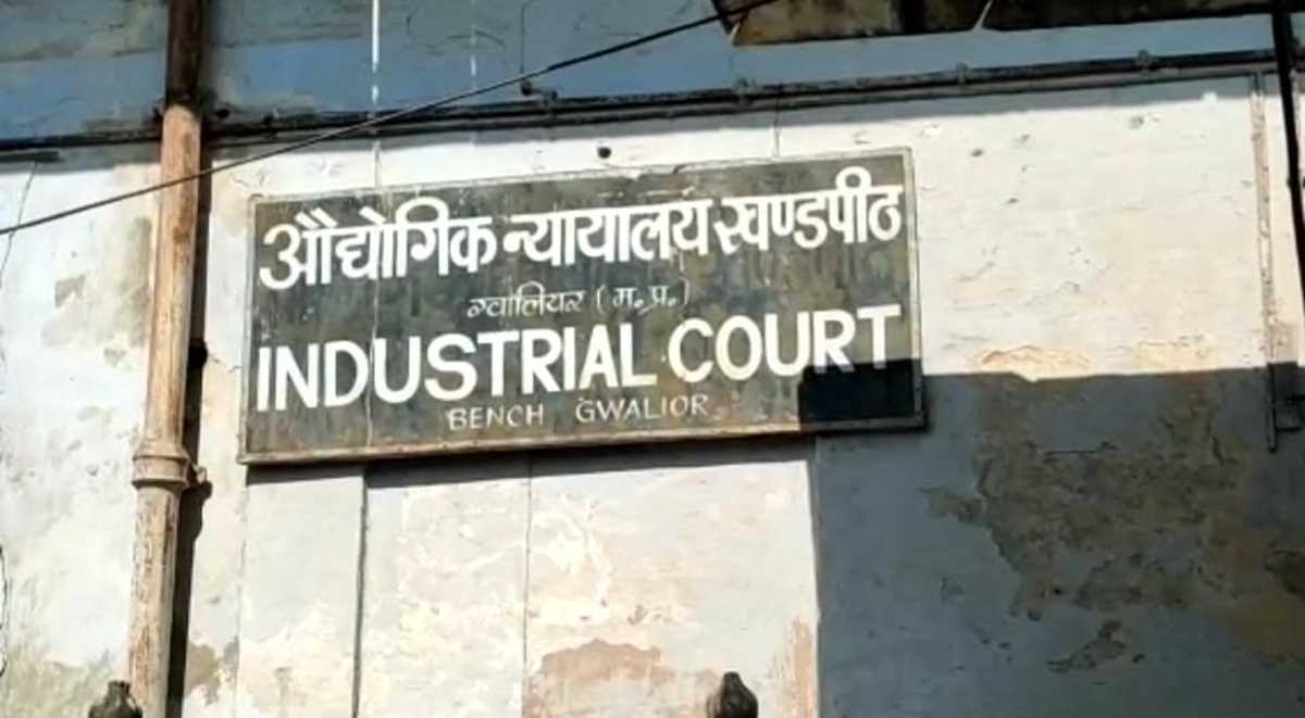 न्यायालय भी नहीं सुरक्षित, चोरों ने मचाया जमकर उत्पात न्यायालय भी नहीं सुरक्षित, चोरों ने मचाया जमकर उत्पात