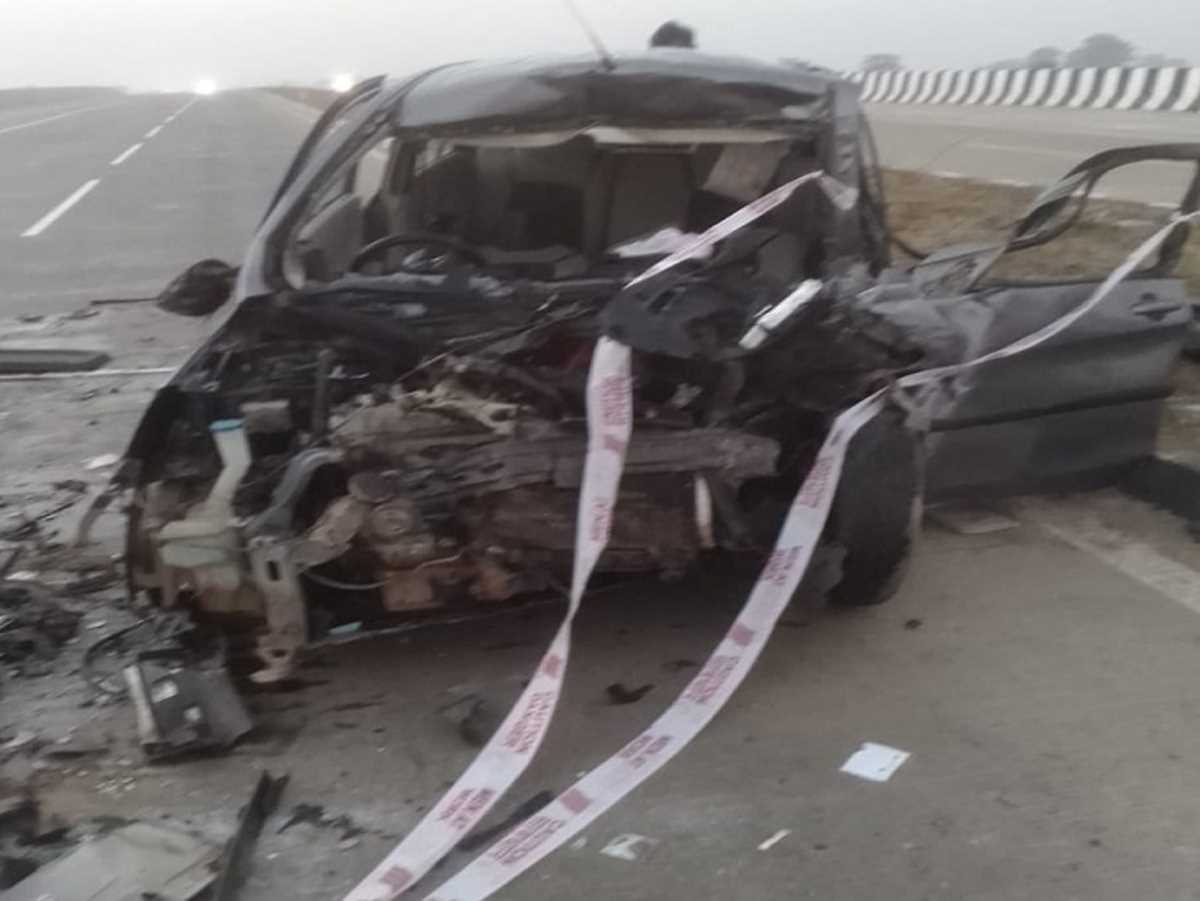 पिकअप से टकराई कार जवान और उसकी पत्नी की मौत