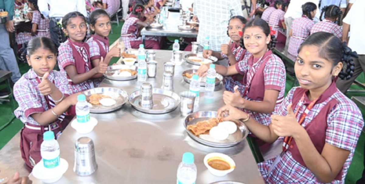 तेलंगाना के सरकारी स्कूलों में मुख्यमंत्री नाश्ता योजना की शुरुआत