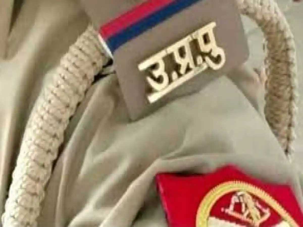 शराब के नशे में धुत पुलिसकर्मियों ने रेस्टोरेंट कर्मचारियों से मारपीट,