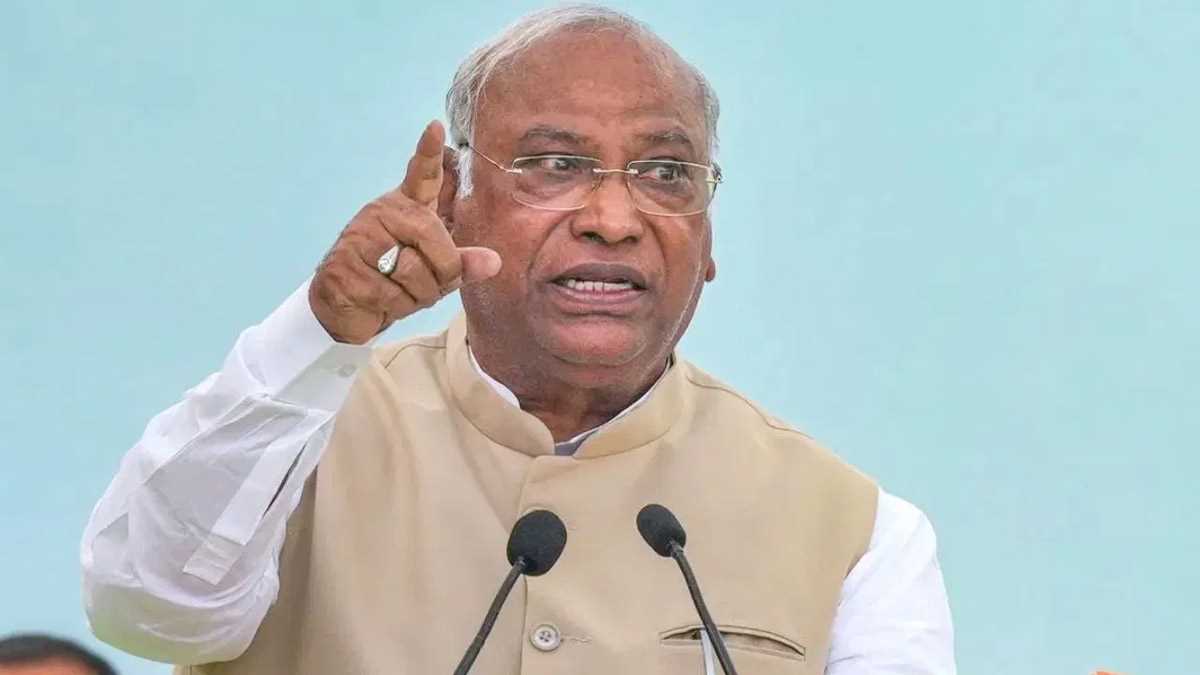 भाजपा को करनी चाहिए अपनी चिंता, पड़ोसियों के घरों में झांकना बंद करें : खड़गे