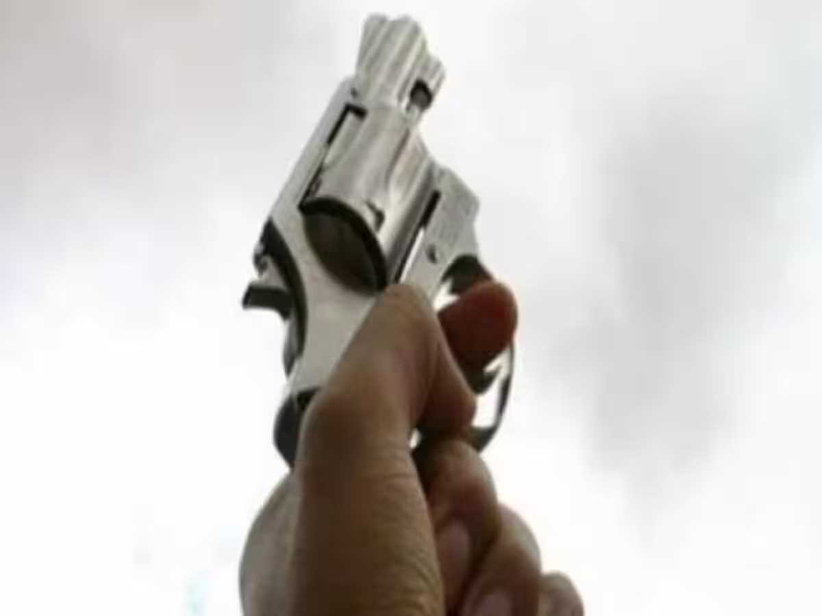 प्रत्याशी के स्वागत में फायरिंग करने पर जारी हुआ नोटिस