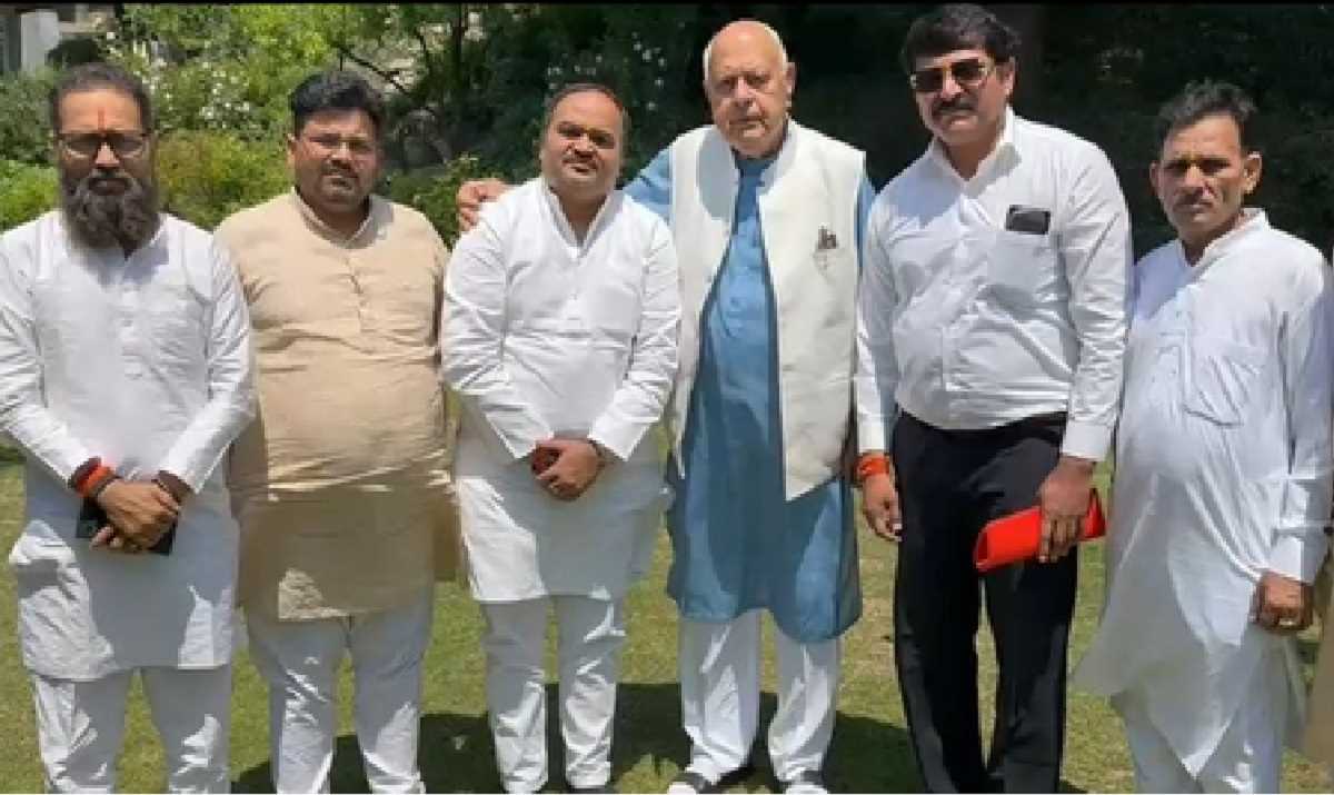 जम्मू-कश्मीर : फारूक अब्दुल्ला से मिले आनंद दुबे, कहा- आतंकवाद के खिलाफ शिवसेना (यूबीटी) सरकार के साथ