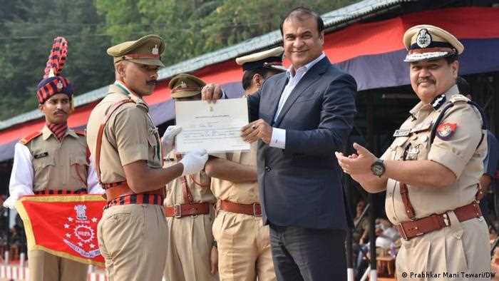 जवानों से घर का काम कराया तो वेतन जेब से देना होगा अधिकारियों को