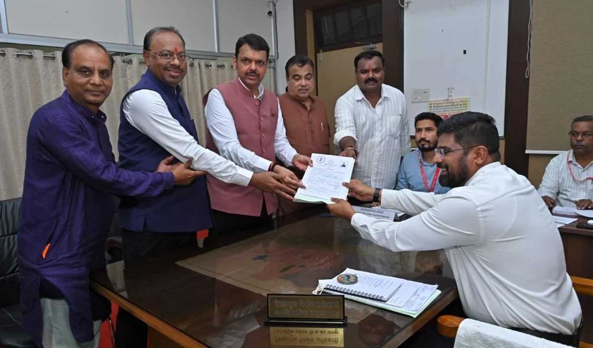 देवेन्द्र फडणवीस ने नागपुर दक्षिण-पश्चिम सीट से दाखिल किया नामांकन