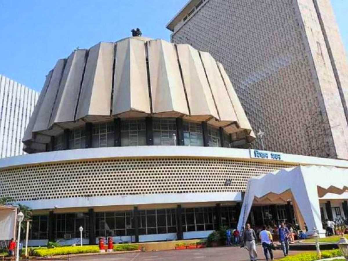 महाराष्ट्र विधान परिषद में एसटी को-ऑपरेटिव बैंक को लेकर हंगामा