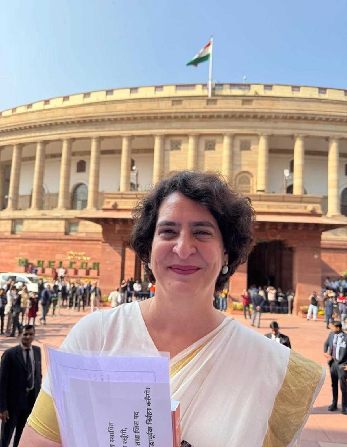 संसद में शपथ लेने के बाद प्रियंका गांधी का पहला बयान