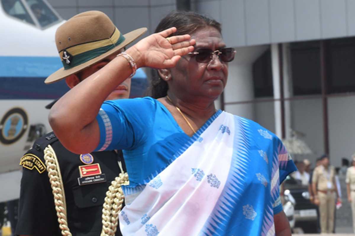 राष्ट्रपति ने राष्ट्रीय सुरक्षा को खतरा होने पर मेजर की सेवाएं बर्खास्त कीं