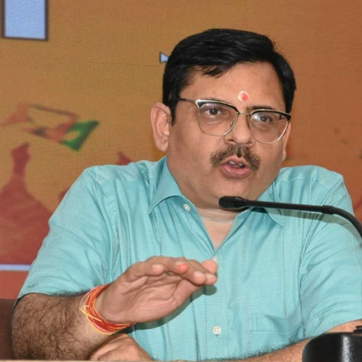 सत्याग्रह के नाम पर ढोंग कर रहीं आतिशी, बीजेपी नेता का बड़ा आरोप सत्याग्रह के नाम पर ढोंग कर रहीं आतिशी, बीजेपी नेता का बड़ा आरोप