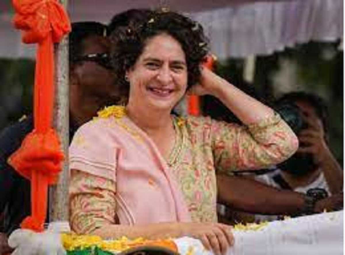 महिला समृद्धि सम्मेलन में पहुंचीं प्रियंका गांधी, सीएम समेत कई मंत्री हैं साथ महिला समृद्धि सम्मेलन में पहुंचीं प्रियंका गांधी, सीएम समेत कई मंत्री हैं साथ