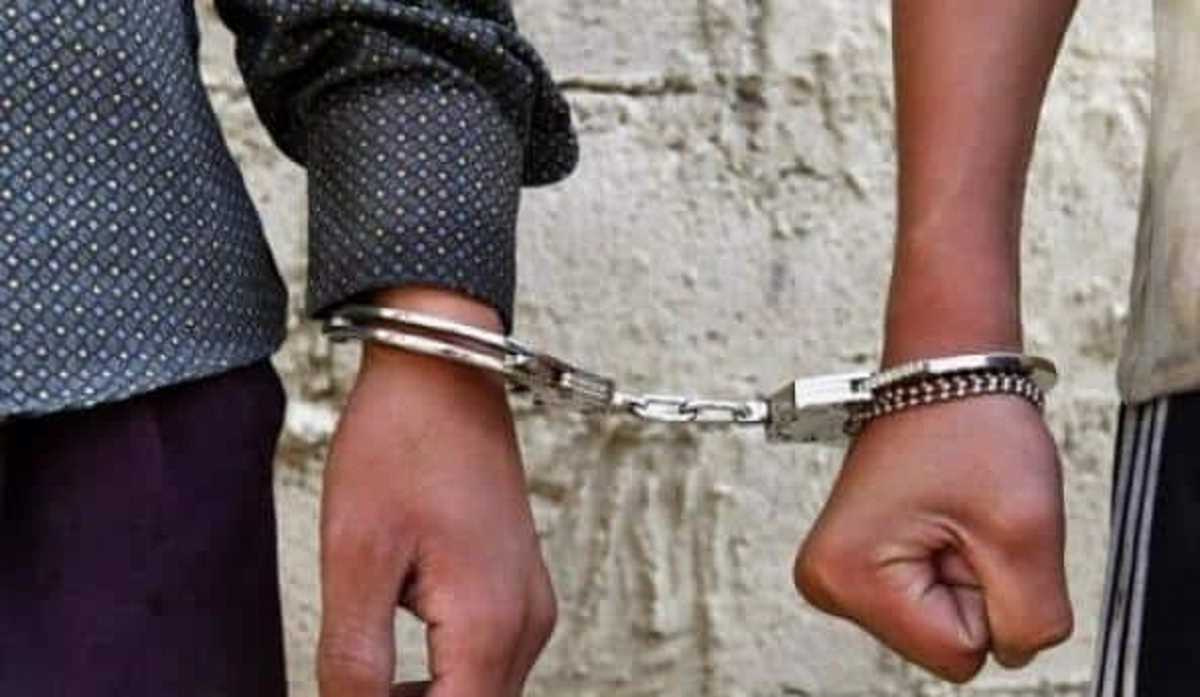 कैमूर में शराब के नशे में धुत दो लोग गिरफ्तार, 12 लाख रूपये बरामद