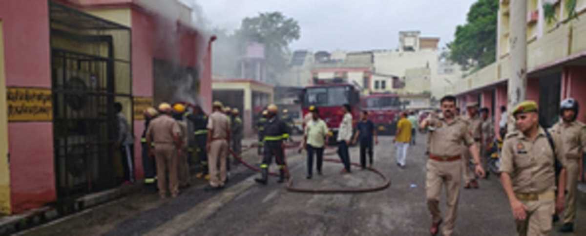 मुरादाबाद के अस्पताल में लगी आग, मरीजों को बाहर निकाला गया