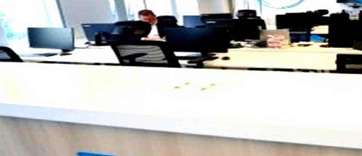 चीनी दूरसंचार उपकरण निर्माता जेडटीई ने कर्मचारियों की छंटनी शुरू की