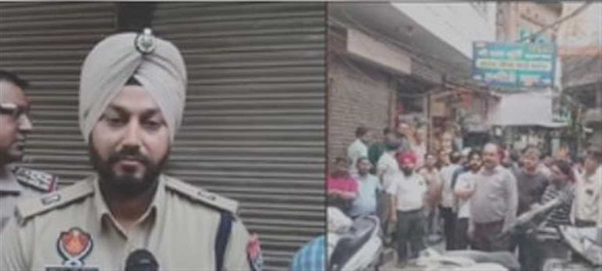 अमृतसर के काठियावाले बाजार में दिनदहाड़े गोलीबारी, एक युवक की हत्या अमृतसर के काठियावाले बाजार में दिनदहाड़े गोलीबारी, एक युवक की हत्या