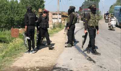 श्रीनगर में आतंकियों के साथ गोलीबारी में पुलिसकर्मी घायल