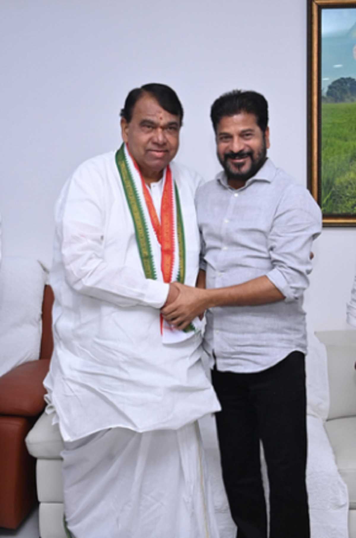 बीआरएस को झटका, तेलंगाना के पूर्व स्पीकर श्रीनिवास रेड्डी ने थामा कांग्रेस का दामन बीआरएस को झटका, तेलंगाना के पूर्व स्पीकर श्रीनिवास रेड्डी ने थामा कांग्रेस का दामन