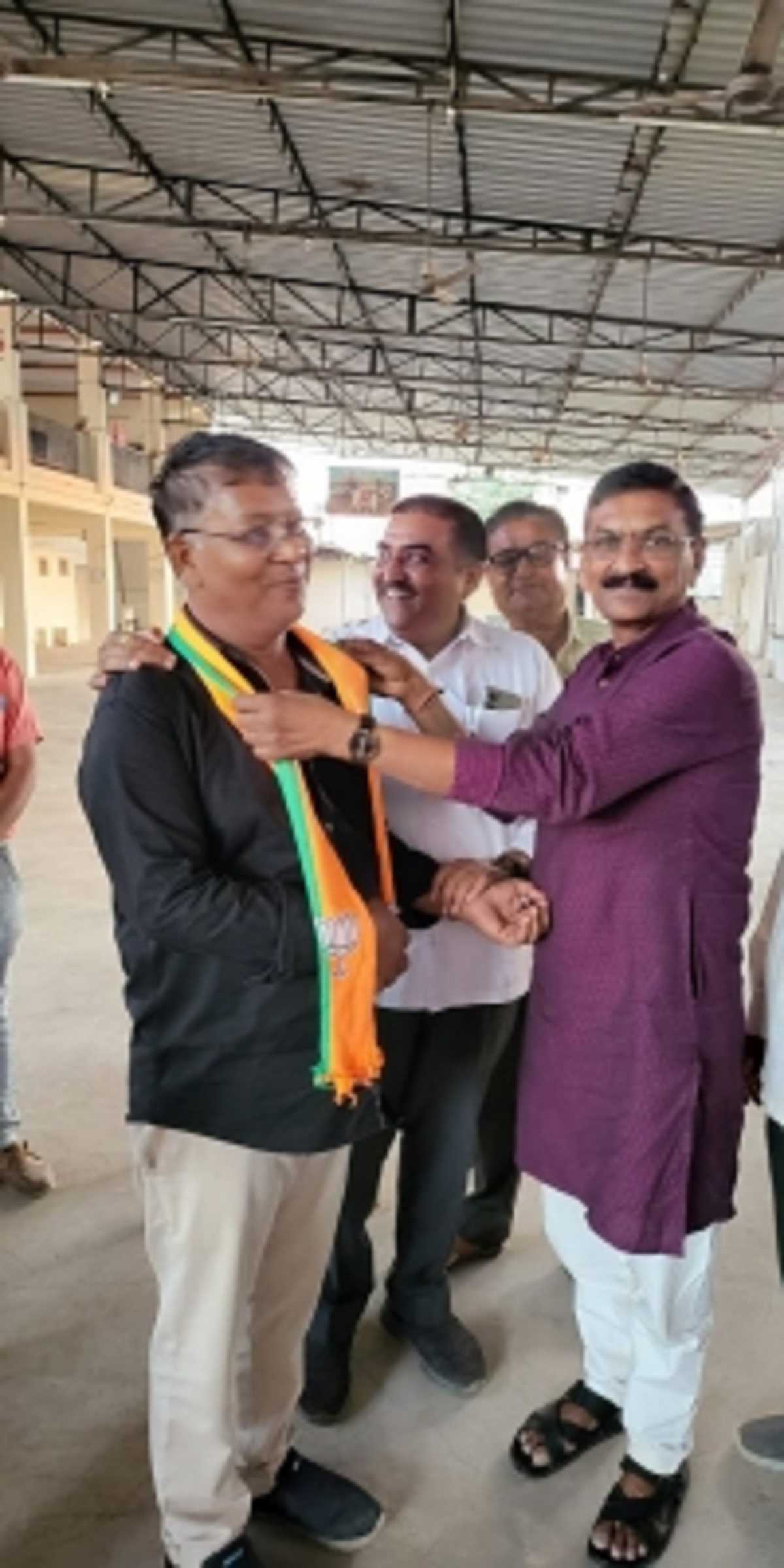 गुजरात में आम आदमी पार्टी को एक और झटका, अबडासा से AAP उम्मीदवार ने नाम लिया वापस, BJP में शामिल गुजरात में आम आदमी पार्टी को एक और झटका, अबडासा से AAP उम्मीदवार ने नाम लिया वापस, BJP में शामिल