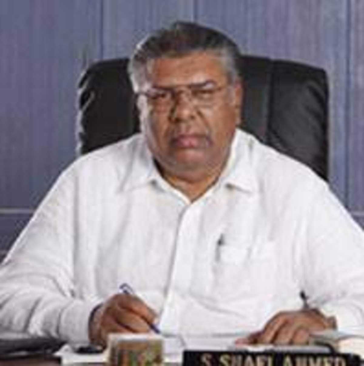 भाजपा के साथ गठबंधन के बाद कर्नाटक में एक और अल्पसंख्यक नेता ने जद(एस) छोड़ा