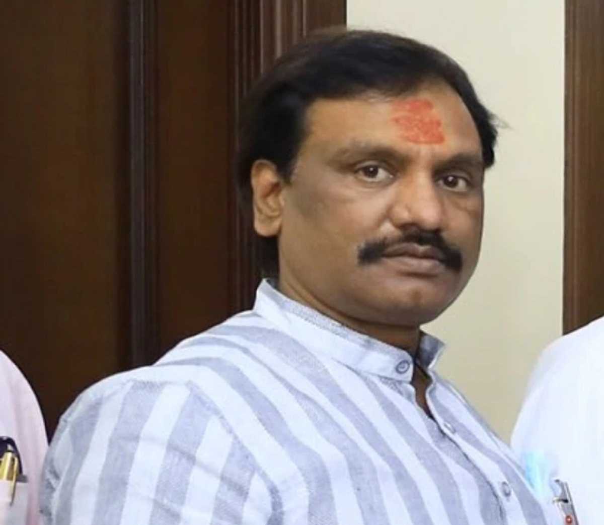 महाराष्ट्र विधान परिषद में नेता प्रतिपक्ष अंबादास दानवे पांच दिनों के लिए निलंबित