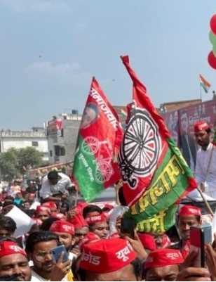 सपा का रामपुर पुलिस पर बड़ा आरोप, उपचुनाव में भाजपा को वोट देने के लिए लोगों पर बना रही दबाव