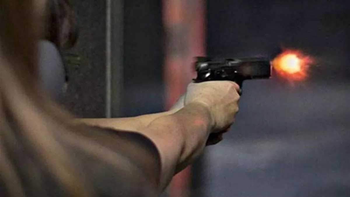 अमरोहा: मनचले ने पहले छात्रा और फिर खुद को मारी गोली अमरोहा: मनचले ने पहले छात्रा और फिर खुद को मारी गोली