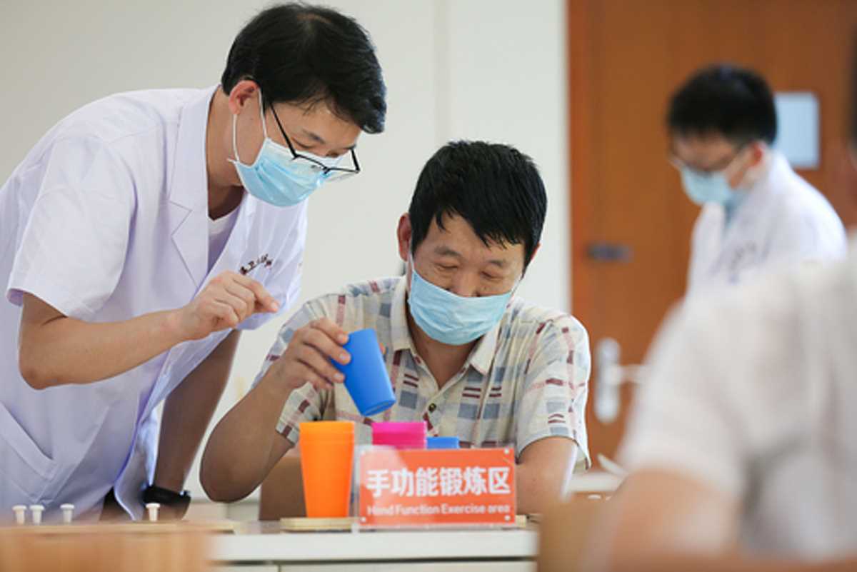 चीन बुनियादी चिकित्सा देखभाल और स्वास्थ्य सेवा मजबूत करेगा चीन बुनियादी चिकित्सा देखभाल और स्वास्थ्य सेवा मजबूत करेगा