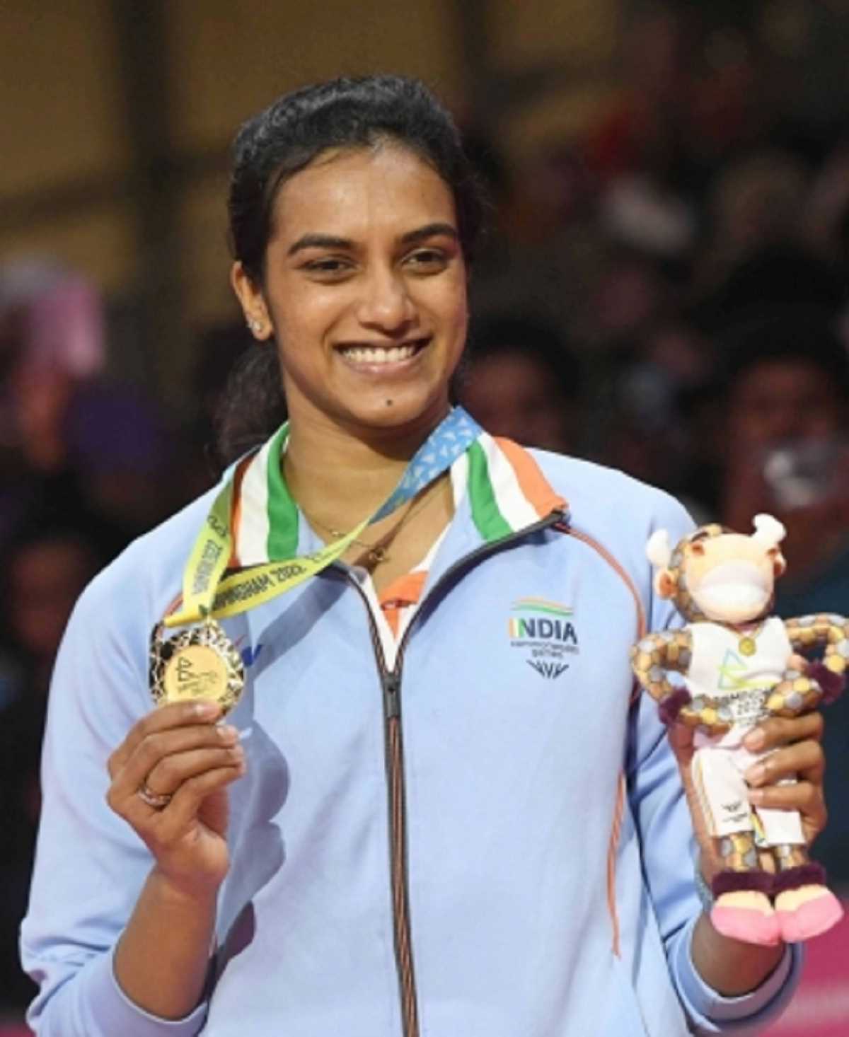 सीडब्ल्यूजी : भारतीय बैडमिंटन टीम की स्वदेश वापसी, सिंधु, शेट्टी का गर्मजोशी से स्वागत