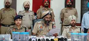 अमृतसर पुलिस ने हथियार तस्करी करने वाले गिरोह का किया भंडाफोड़, आठ गिरफ्तार