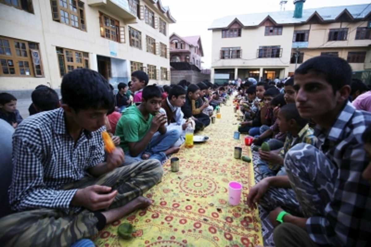 श्रीनगर में अवैध अनाथालय से 18 बच्चे लापता श्रीनगर में अवैध अनाथालय से 18 बच्चे लापता