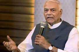 हैदराबाद में यशवंत सिन्हा का जोरदार स्वागत , केसीआर लेने पहुंचे एयरपोर्ट