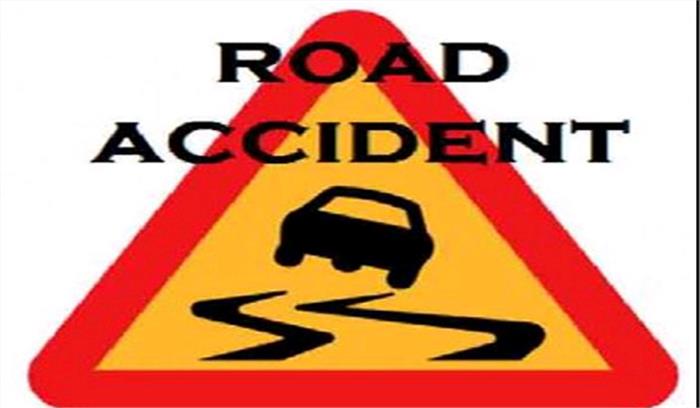 खराब डीटीसी बस को टेम्पो ने मारी टक्कर, दो की मौत