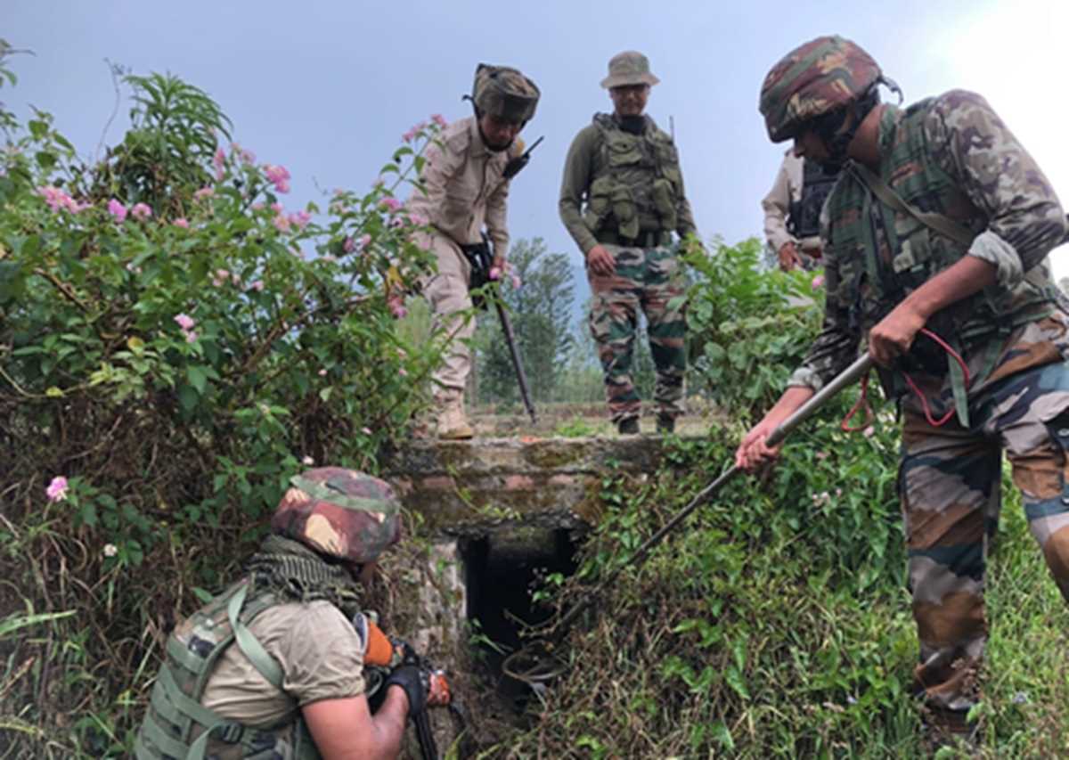 मणिपुर : हिंसा में पुलिस कमांडो और महिला की मौत, कई घायल