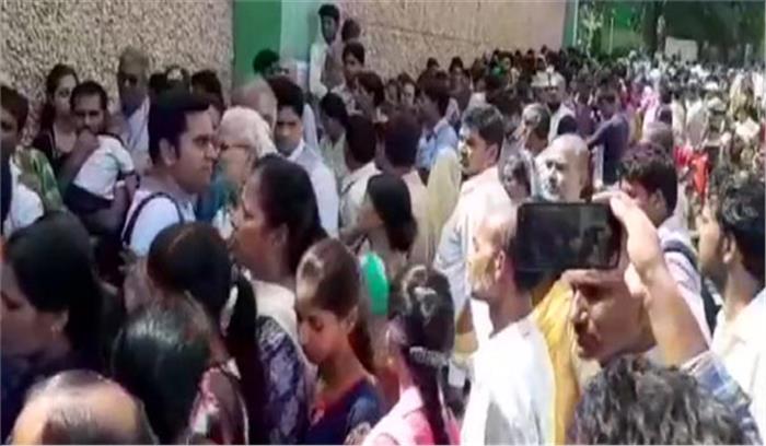 कोलकाता की घटना के बाद दिल्ली के डॉक्टरों ने भी बंद किया काम