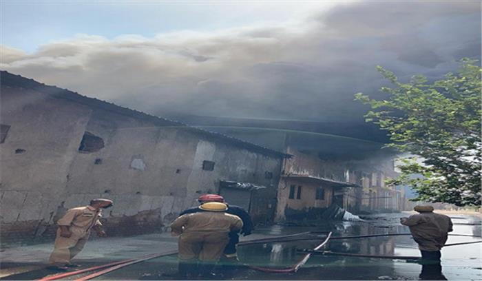 दिल्ली में जूता फैक्ट्री में आग लगी, 6 लापता