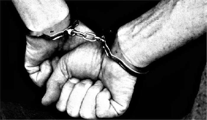 पांच देशी बम के साथ एक गिरफ्तार